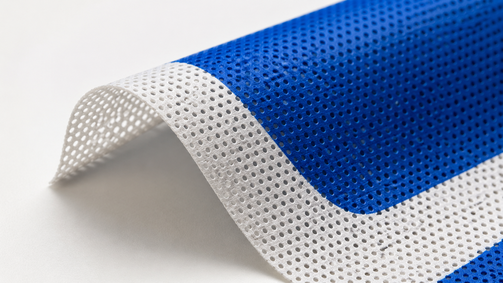 Mesh Banner aus luftdurchlässigem PVC-Gewebe — Außenwerbung an Bauzaun, aufkleberdrucker.de