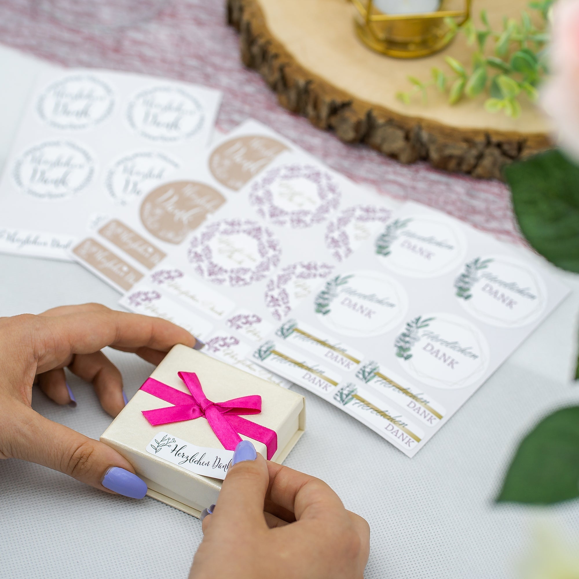 Schwarz-weißer Hochzeit-Aufkleber in verschiedenen Größen und Texten, Anwendung auf Hochzeitsdekoration und Einladungskarten, Set mit 80 Stück
