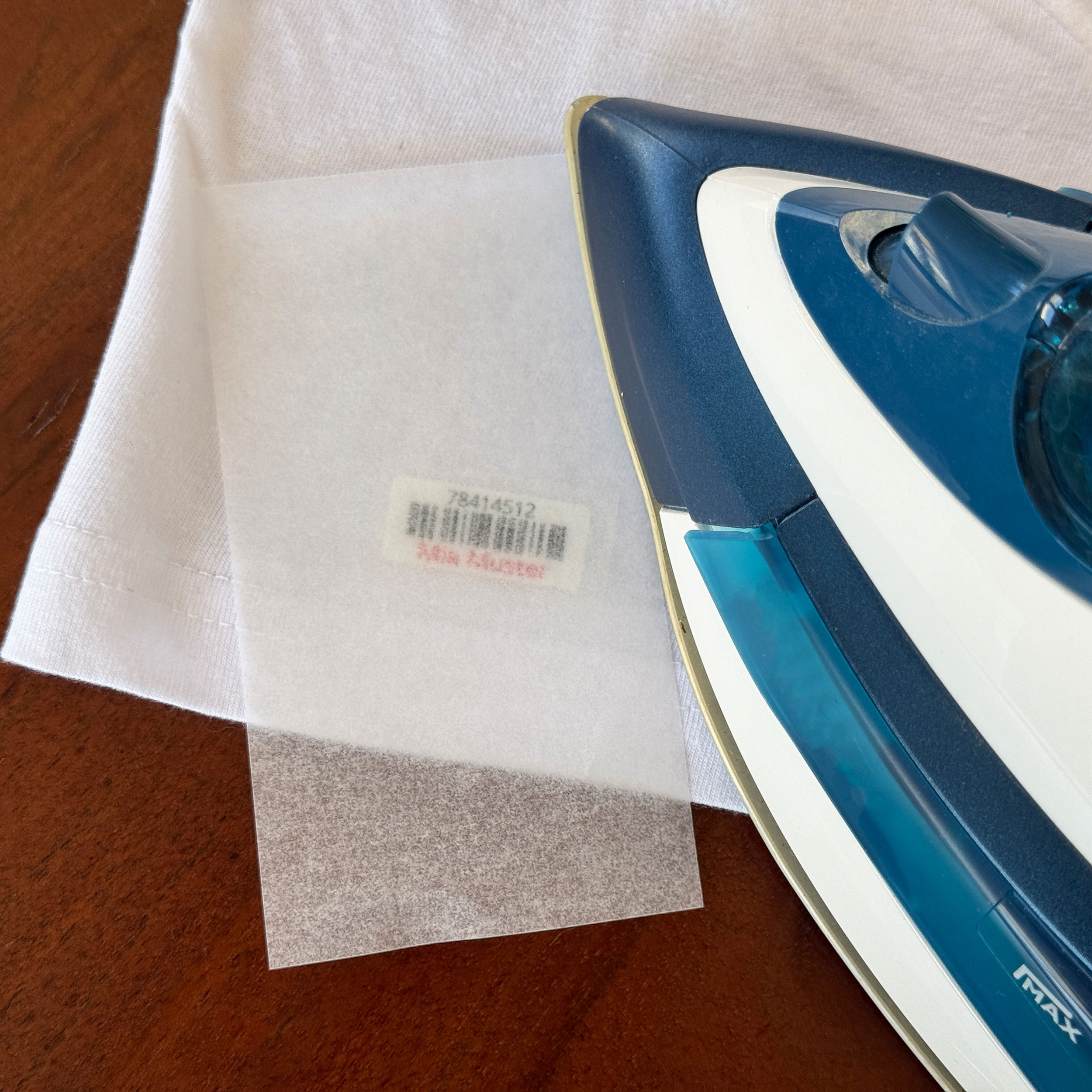 225 Bügeletiketten mit Barcode, 30x13 mm, aufkleberdrucker.de, weiße Etiketten zum Beschriften und Scannen