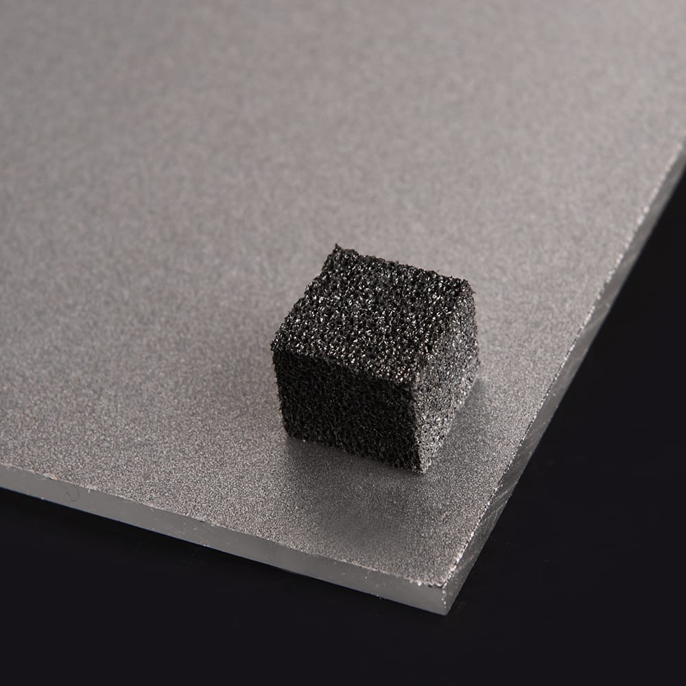 Zwei klebende Aufhänger mit Abstandhaltern für Spiegelblech, bis 3 kg, 70x70 mm, von aufkleberdrucker.de