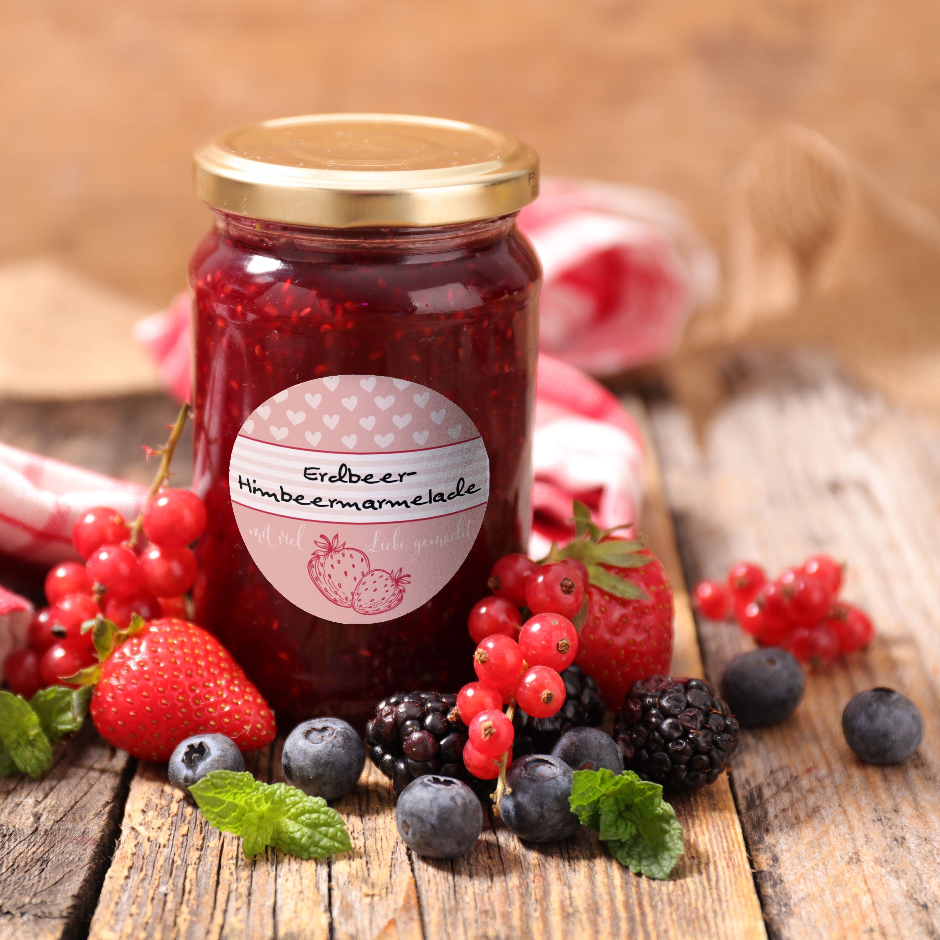 Bunte Marmeladenetiketten im Set mit Herz-Erdbeere-Design, perfekt für selbstgemachte Marmeladen in verschiedenen Farben