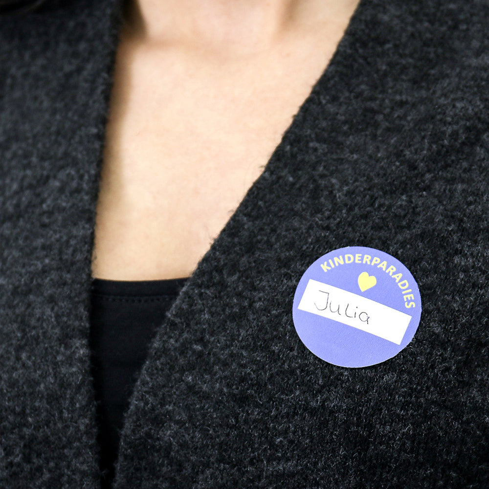 Mattierte Textilaufkleber und Wäscheetiketten von GronalJET, kleben auf Stoffen für personalisierte Markierungen.