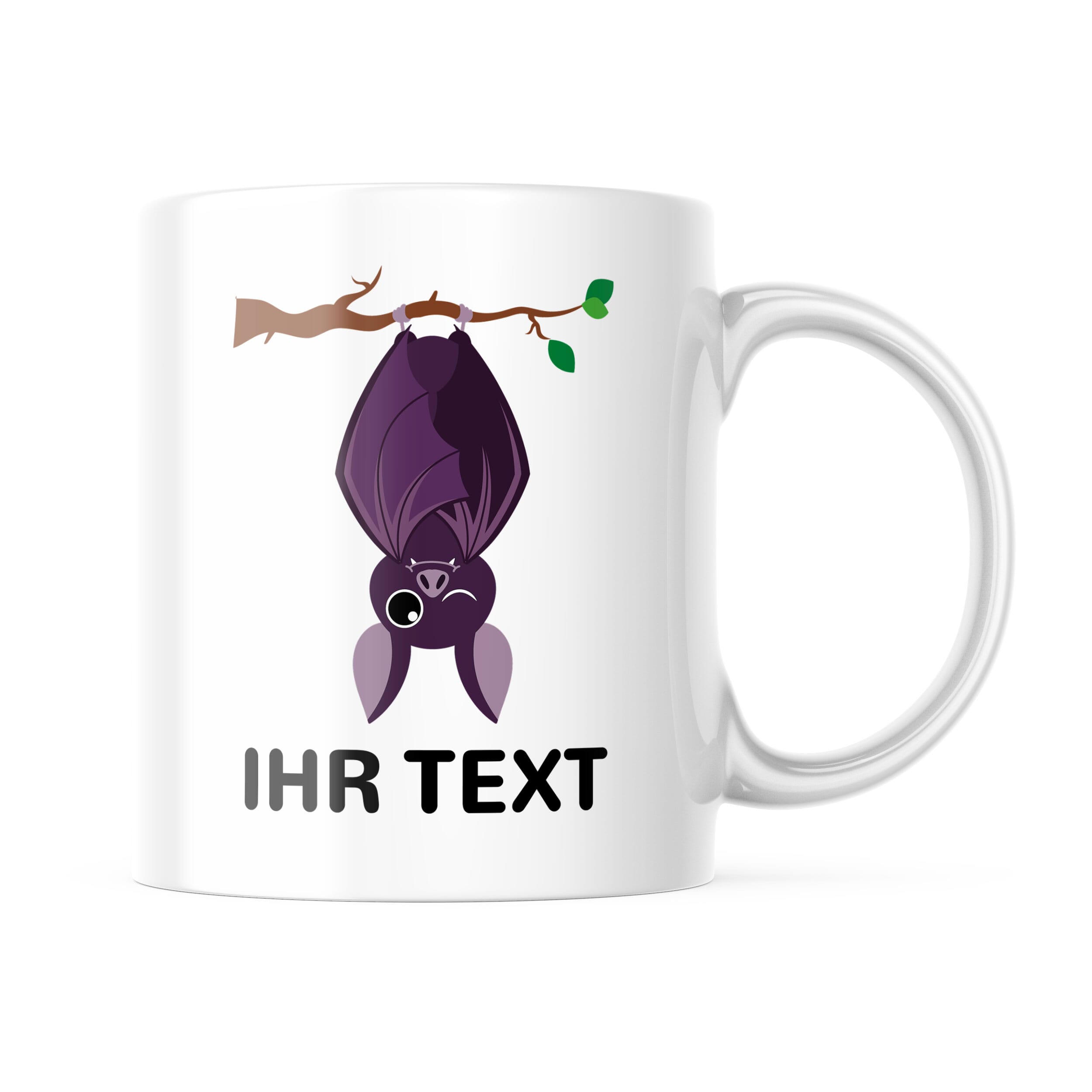 Weiße Keramiktasse mit kindgerechtem Fledermaus-Motiv und individuellem Druck, ideal für Kinder oder als Geschenk.
