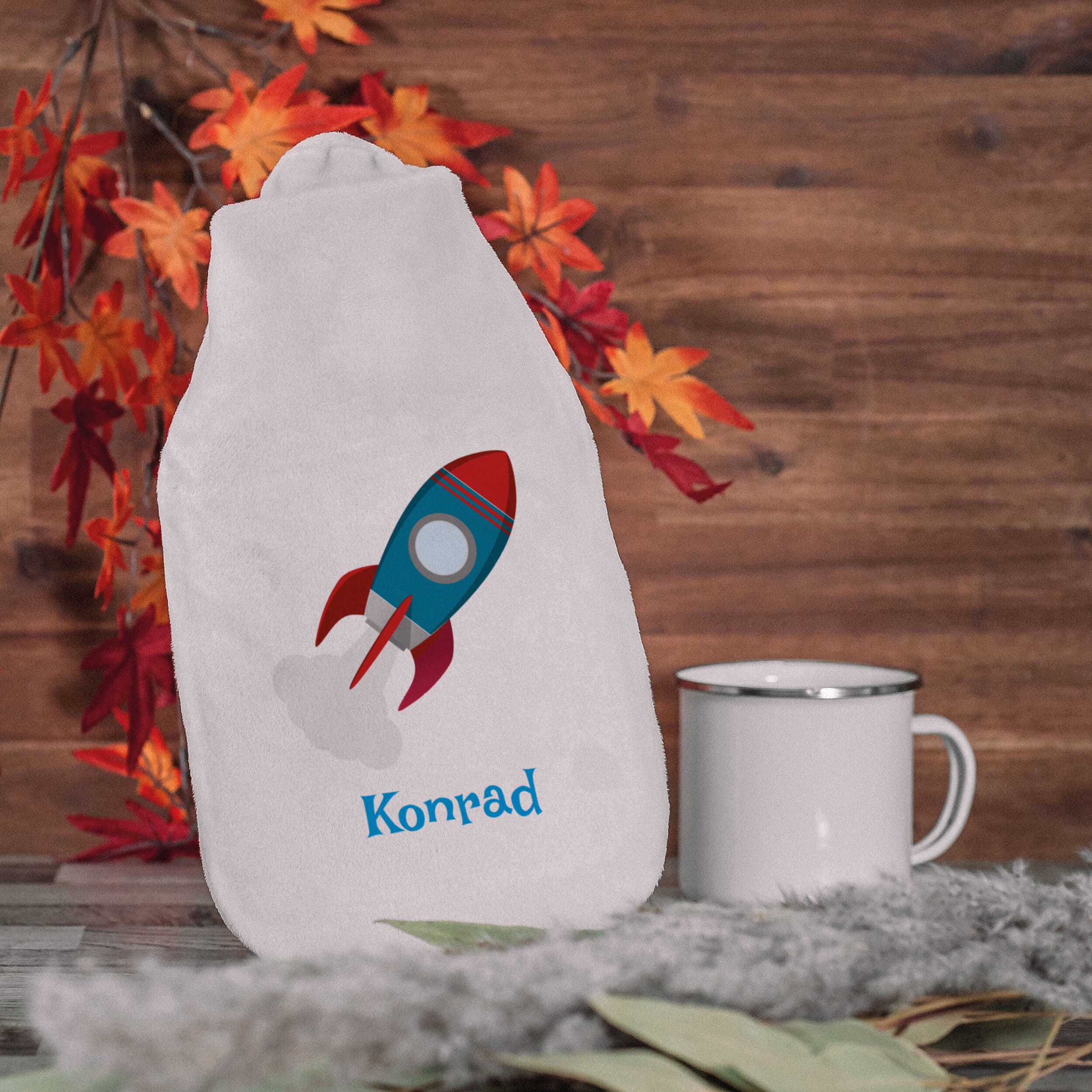 Personalisierte Wärmflasche mit Raketenmotiv und Namen, weiche Textur, ideal für Kinder, von gravur-fabrik.de