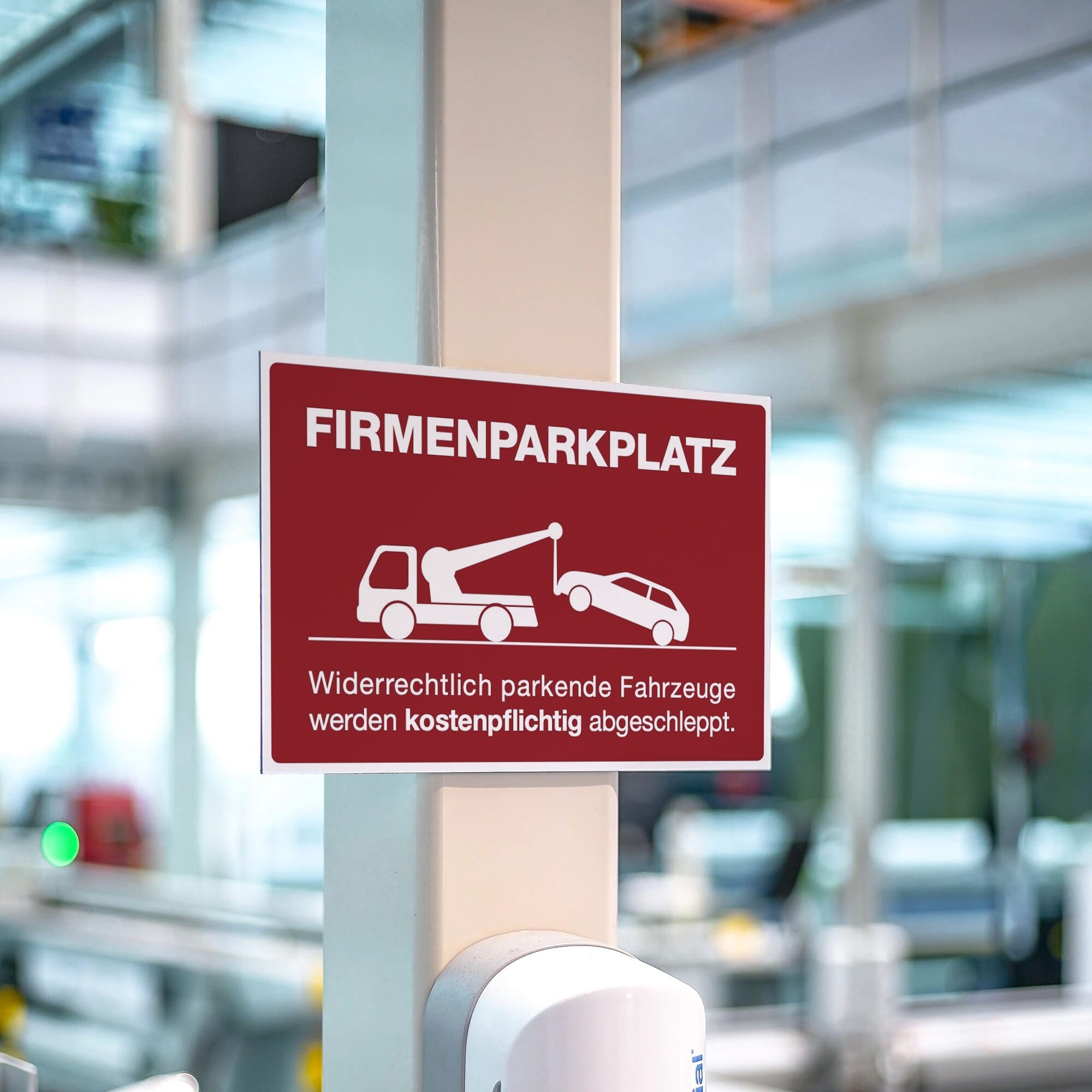 Rotes Aluminium-Schild für Firmenparkplatz, 200x300x4 mm, mit Schriftzug, aufkleberdrucker.de