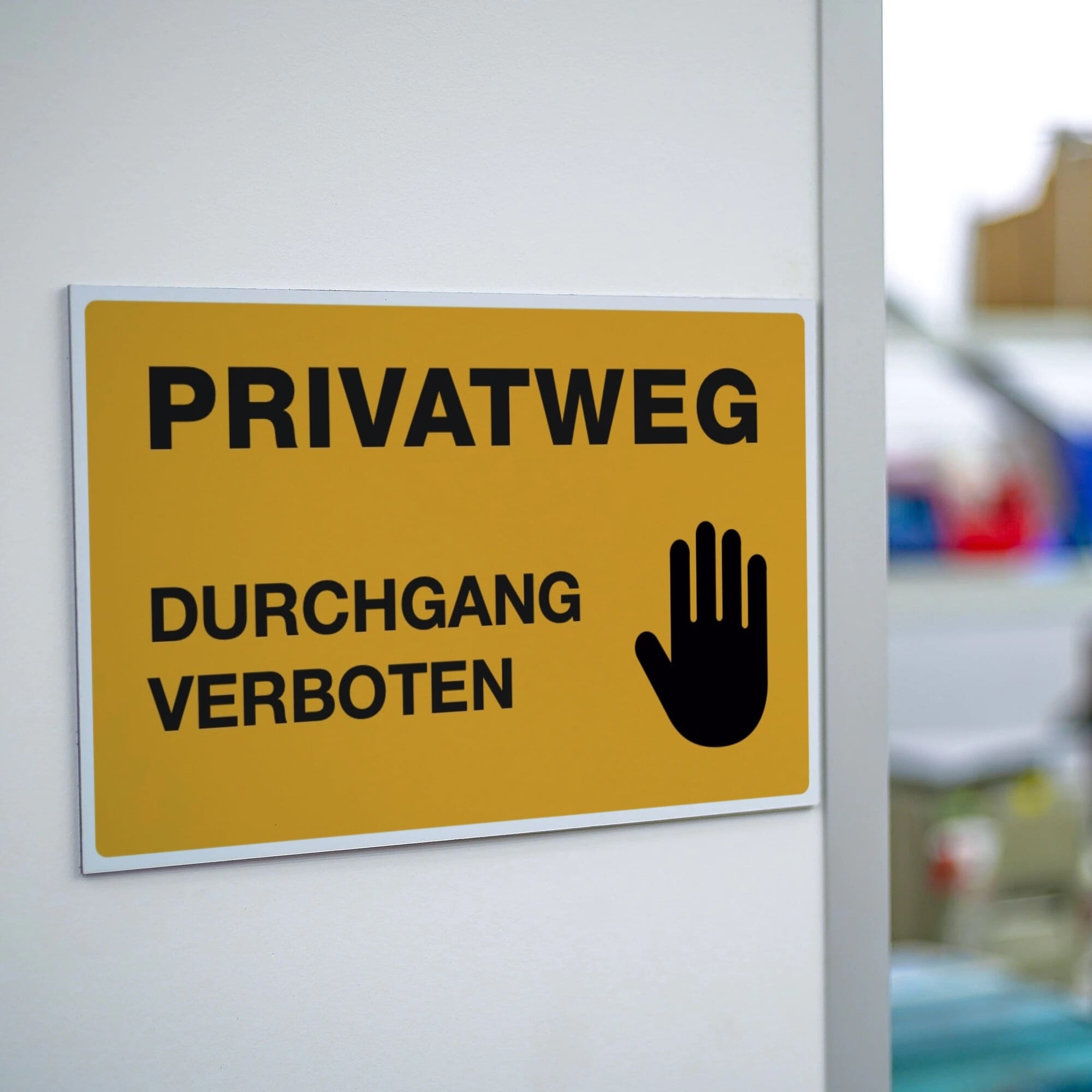 Signalgelber Alu-Verbundschild PRIVATWEG mit Durchgang Verbot, 300x200x4 mm, für private Wege und Zutrittskontrolle