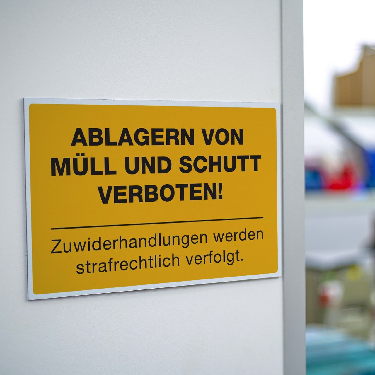 Gelber Aluminium-Verbundschild mit Verbotssymbol für Müll- und Schuttablagerung, 300x200x4 mm, von aufkleberdrucker.de