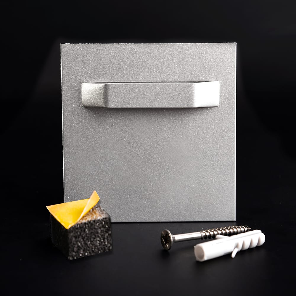 Zwei selbstklebende Aufhänger mit Abstandhaltern für Spiegelblech, bis 3 kg, 70x70 mm, mit Produktname aufkleberdrucker.de