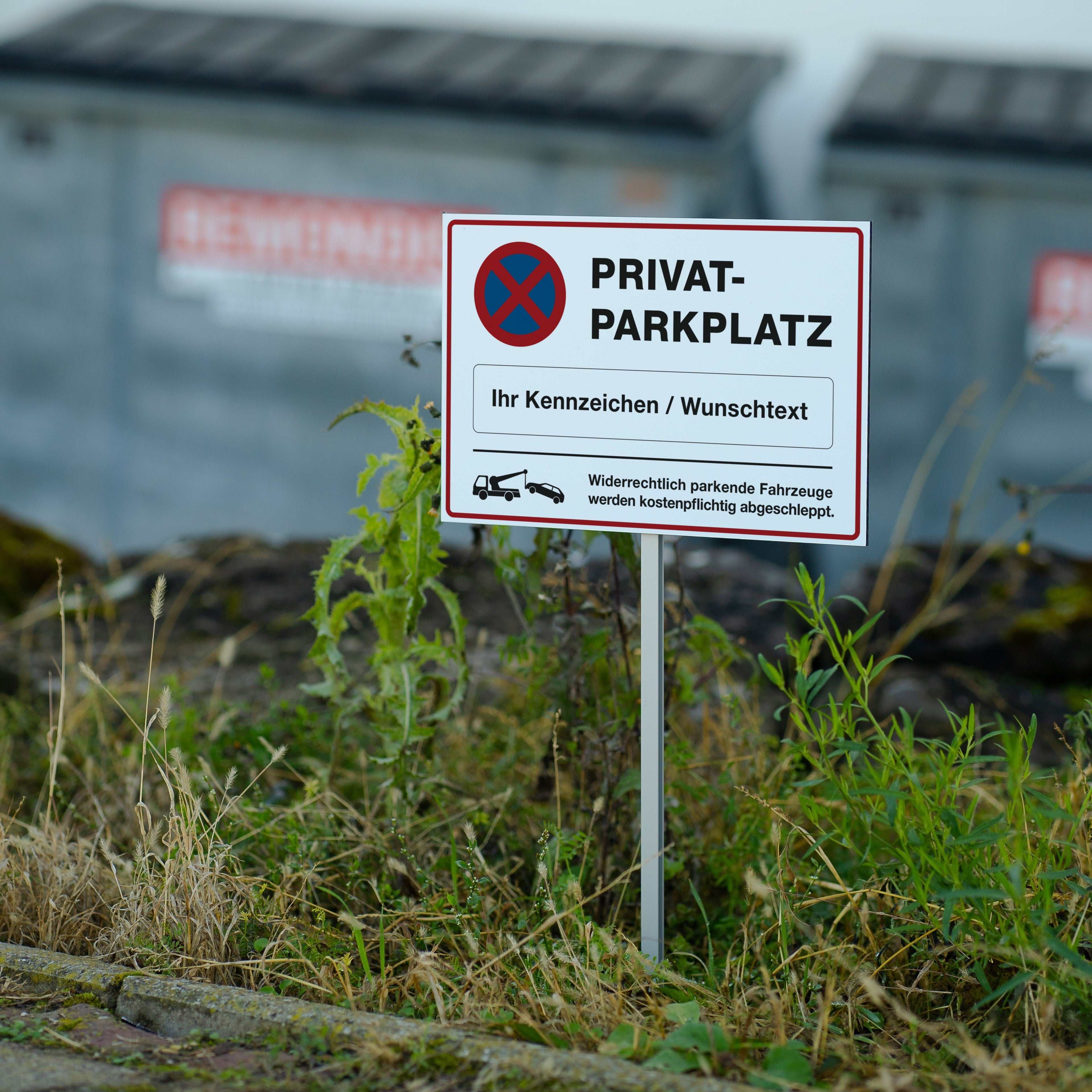 Privatparkplatz-Schild mit individuellem Kennzeichen, 300x200 mm, aus robustem Material, für private Parkplätze.