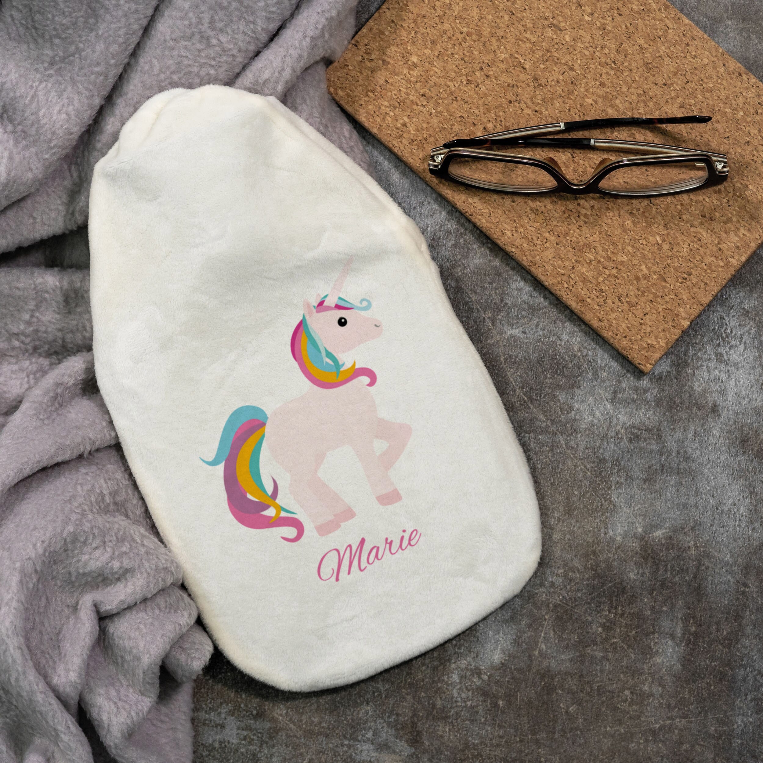 Personalisierte Wärmflasche mit Einhorn-Motiv und Namen, weiche Textur, ideal für Kinder, von gravur-fabrik.de