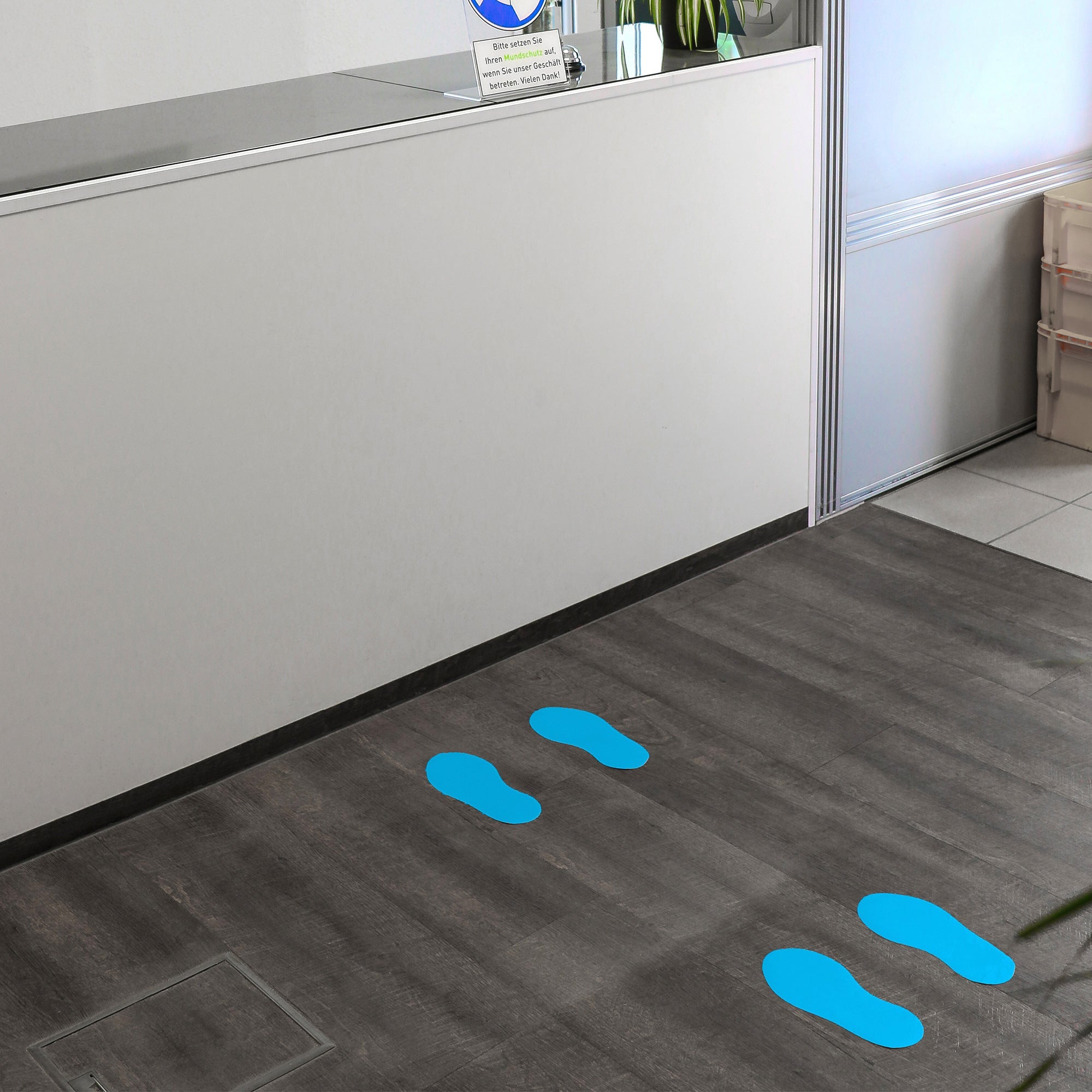 Helles blaues Fußbodenaufkleber-Paar für Kinder, 250x110 mm, aufkleberdrucker.de, geeignet für Fußwege und Räume