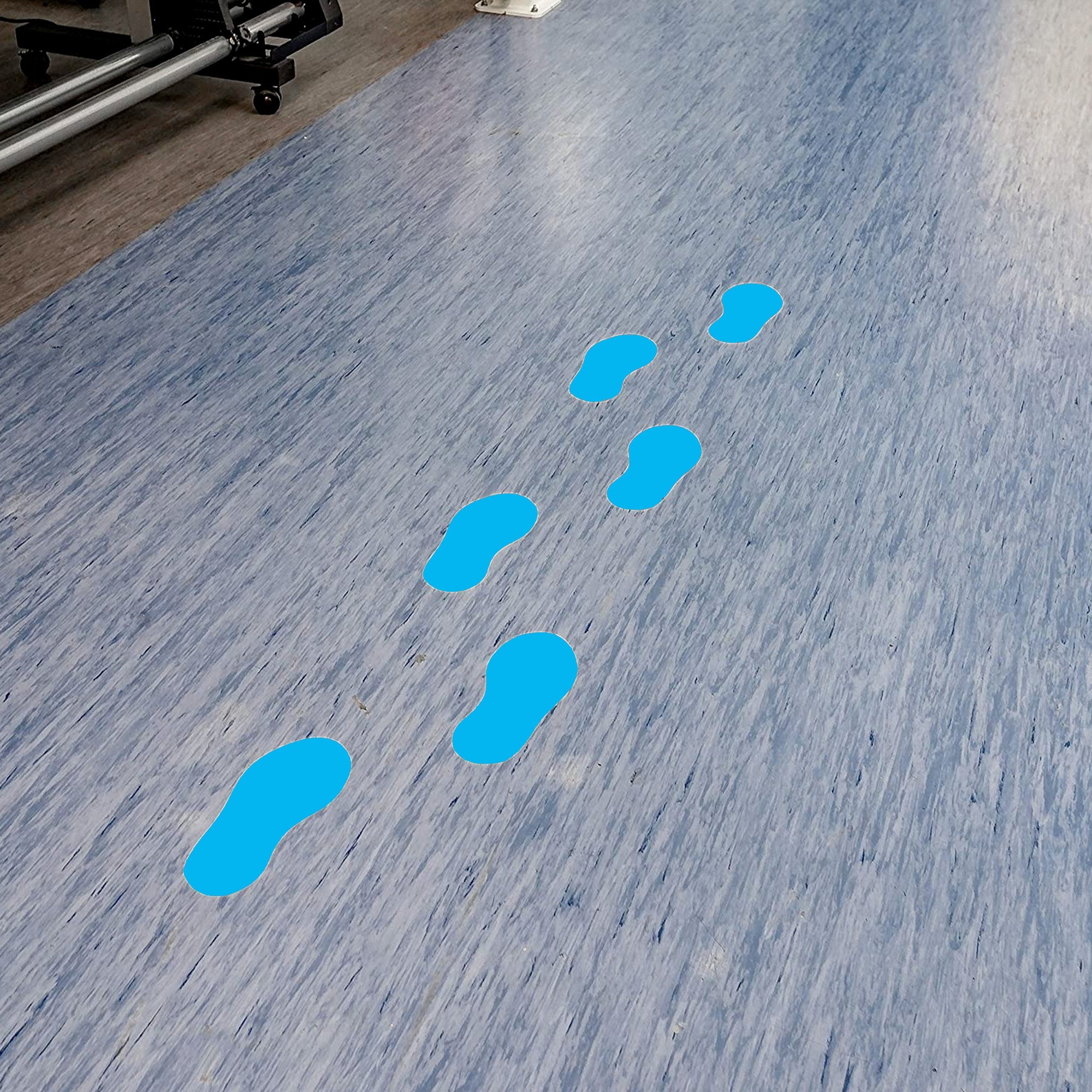 Helles blaues Fußbodenaufkleber Fußpaar mit Größe 250x110 mm, ideal für Markierungen auf Böden, von aufkleberdrucker.de