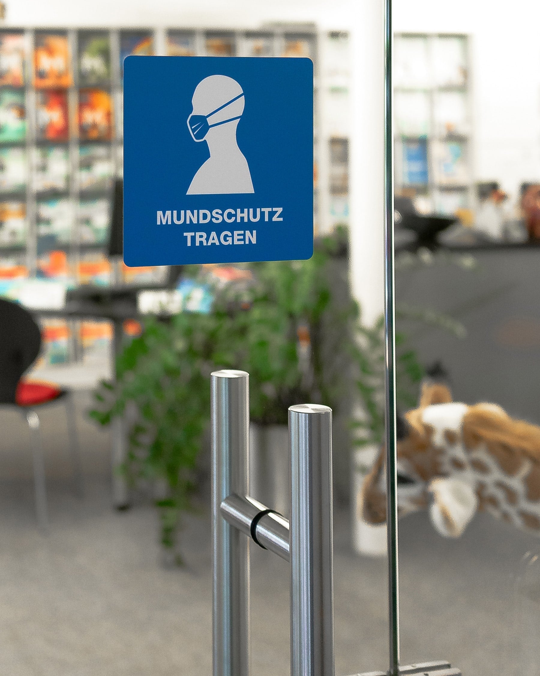 Hinterglasaufkleber von Orafol, langlebiger Vinyl-Kleber für innen an Fensterscheiben, wetterfest und 5-7 Jahre haltbar.