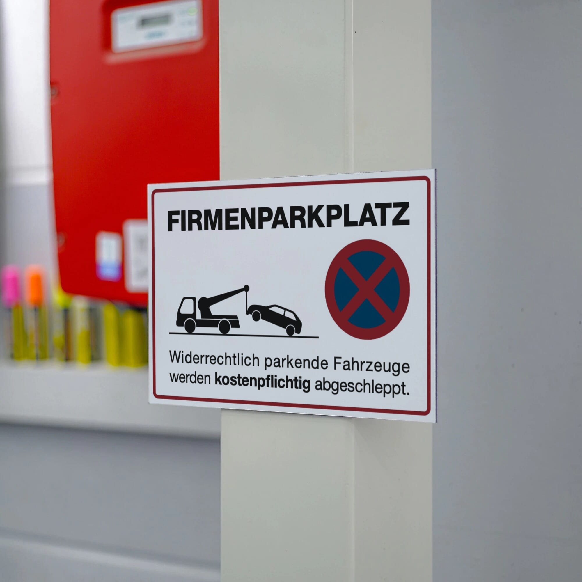 Weiße Aluminium-Verbundschild für Privat- und Firmenparkplätze, 200x300 mm, mit Aufkleberdrucker.de Beschriftung.
