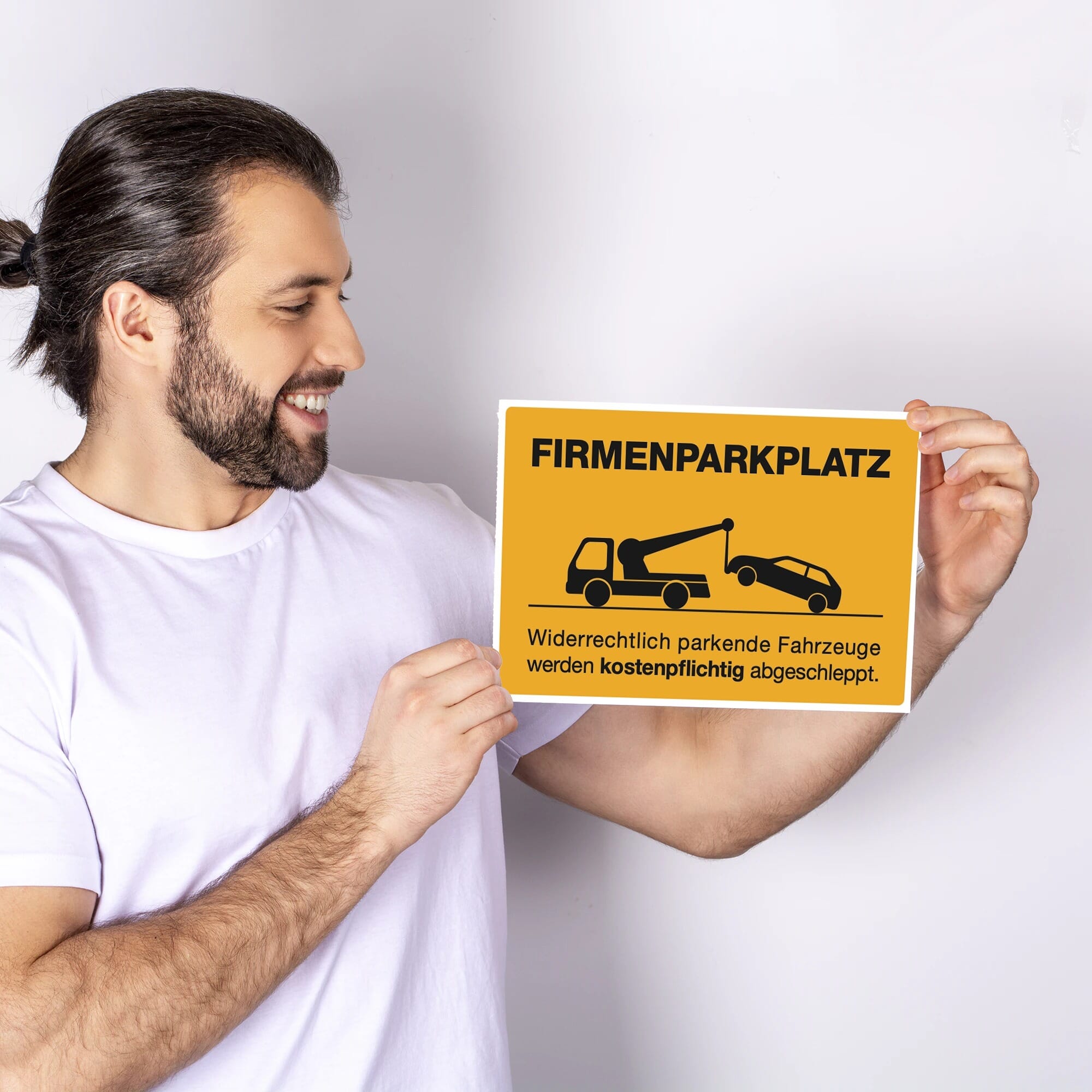 Gelber Aluminium-Verbundschild für Firmenparkplätze, 200x300 mm, signalgelb mit schwarzen Schriftzügen, wetterbeständig, von aufkleberdrucker.de