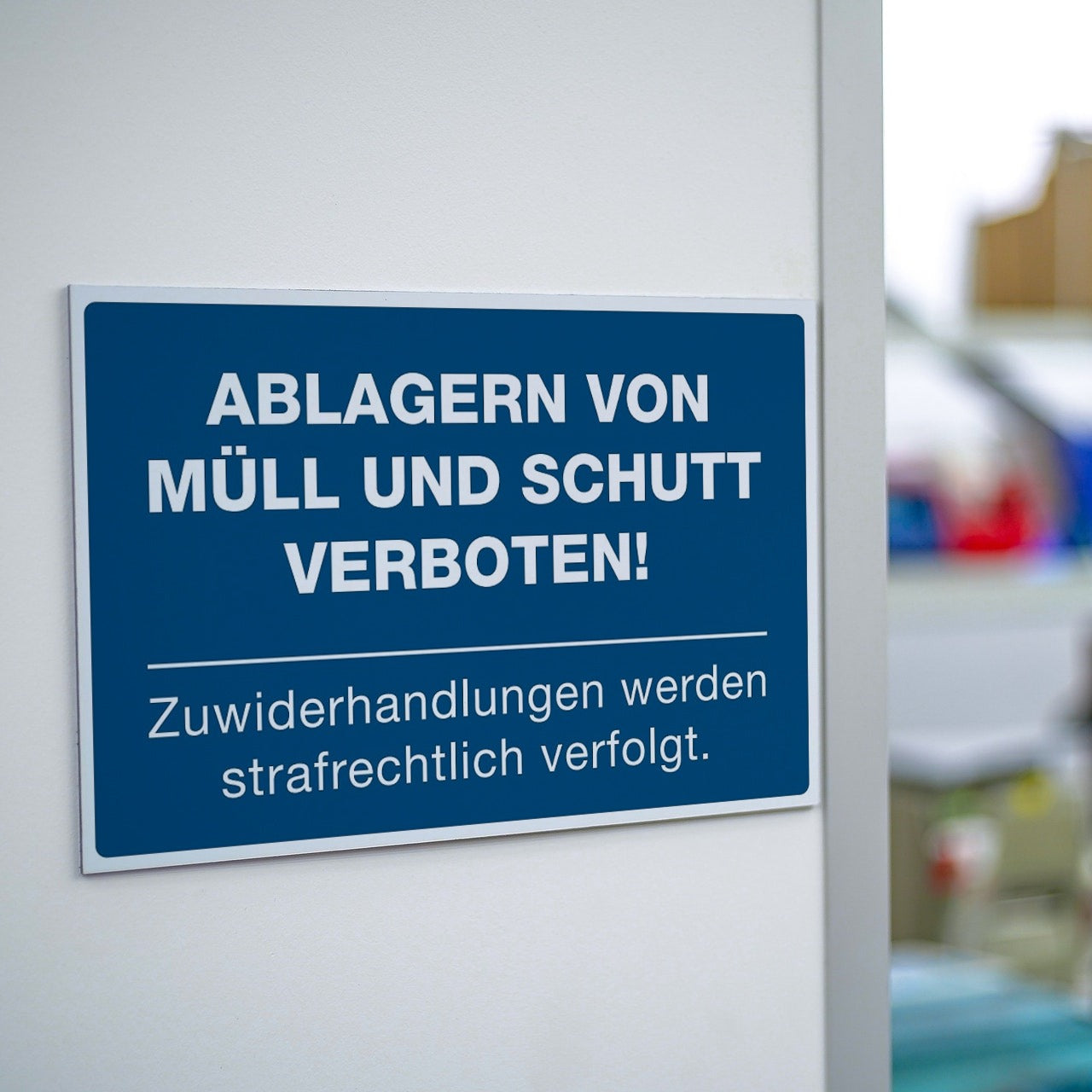 Blauer Aluminium-Schild 300x200x4 mm mit Verbotssymbol für Müll- und Schuttablagerung, Warnhinweis gegen Ablagerungen